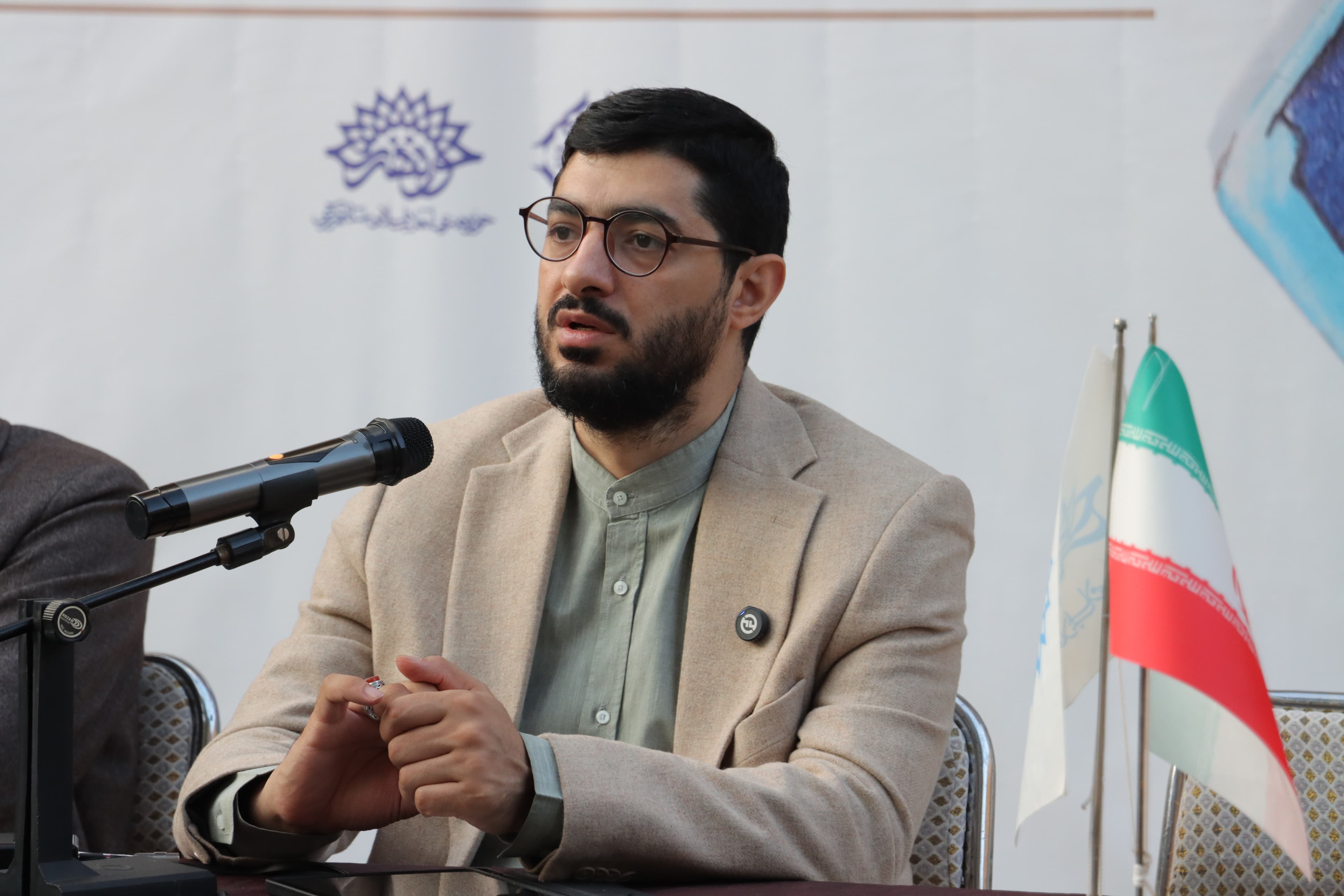 روایت پیشرفت صنعتی استان مرکزی در آثار هنری تقویت شود