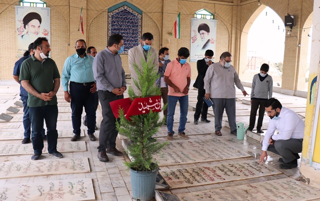 ادای احترام کارکنان حوزه هنری یزد به مقام نوجوان‌ترین شهید دفاع مقدس