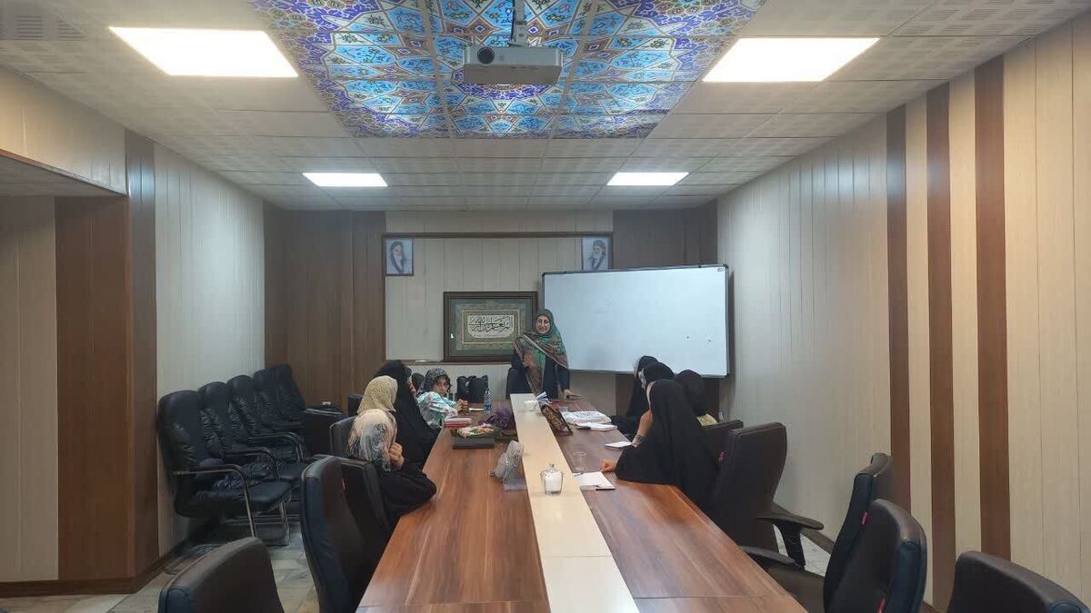 بررسی تکنیکهای داستان کوتاه در کارگاه تخصصی قلمرو داستان