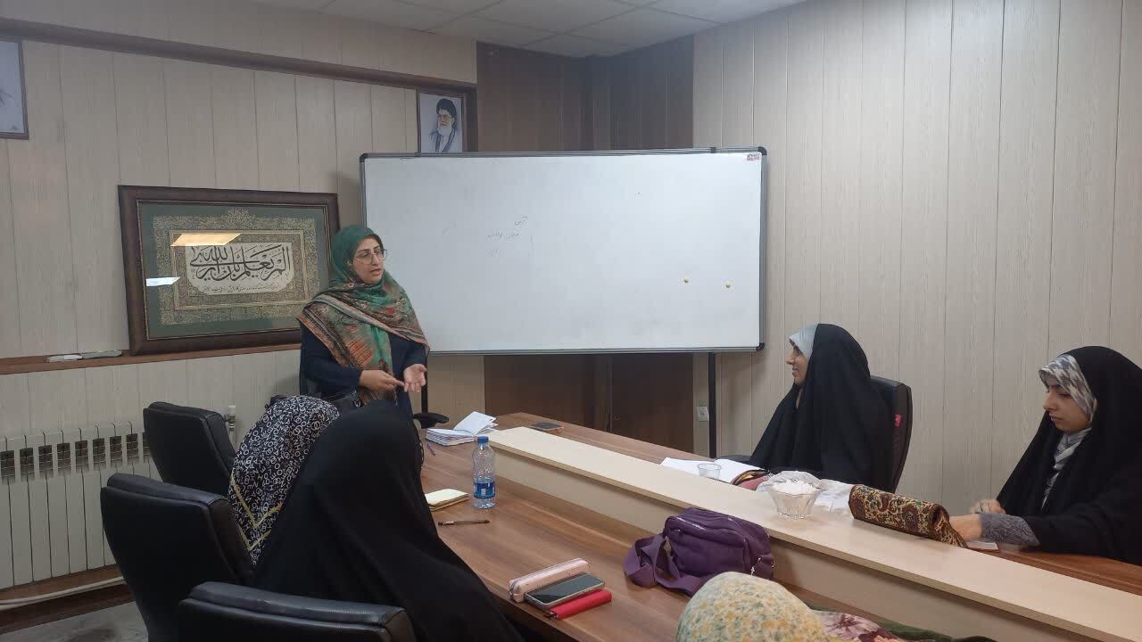 بررسی تکنیکهای داستان کوتاه در کارگاه تخصصی قلمرو داستان