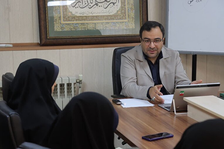 آغاز دوره نویسندگی «سَروا» با حضور وحید حُسنی در اراک