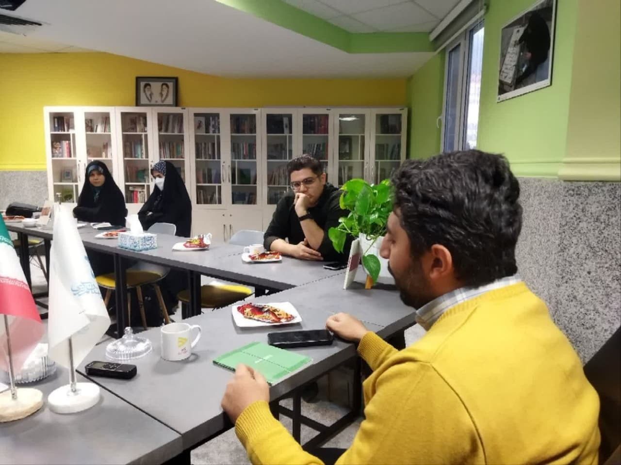 تبدیل روایتهای خام به هنر متفکرانه در محفل آوینیخوانی تبدیل روایتهای خام به هنر متفکرانه در محفل آوینیخوانی