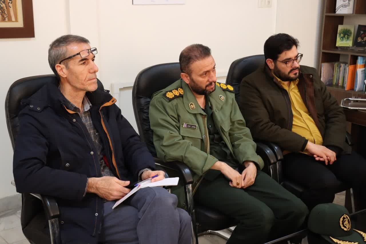 نشست مشترک رئیس حوزه هنری با مسئولین مرکز حفظ آثار سپاه روح‌الله